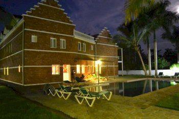 كاباريتي Hostel Laguna Park المظهر الخارجي الصورة